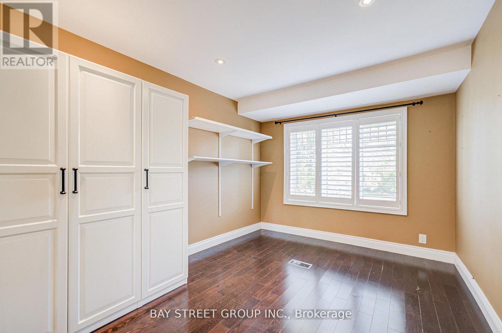 363 Lakeshore Road W, Oakville, Ontario  L6K 1G4 - Photo 27 - W12984298