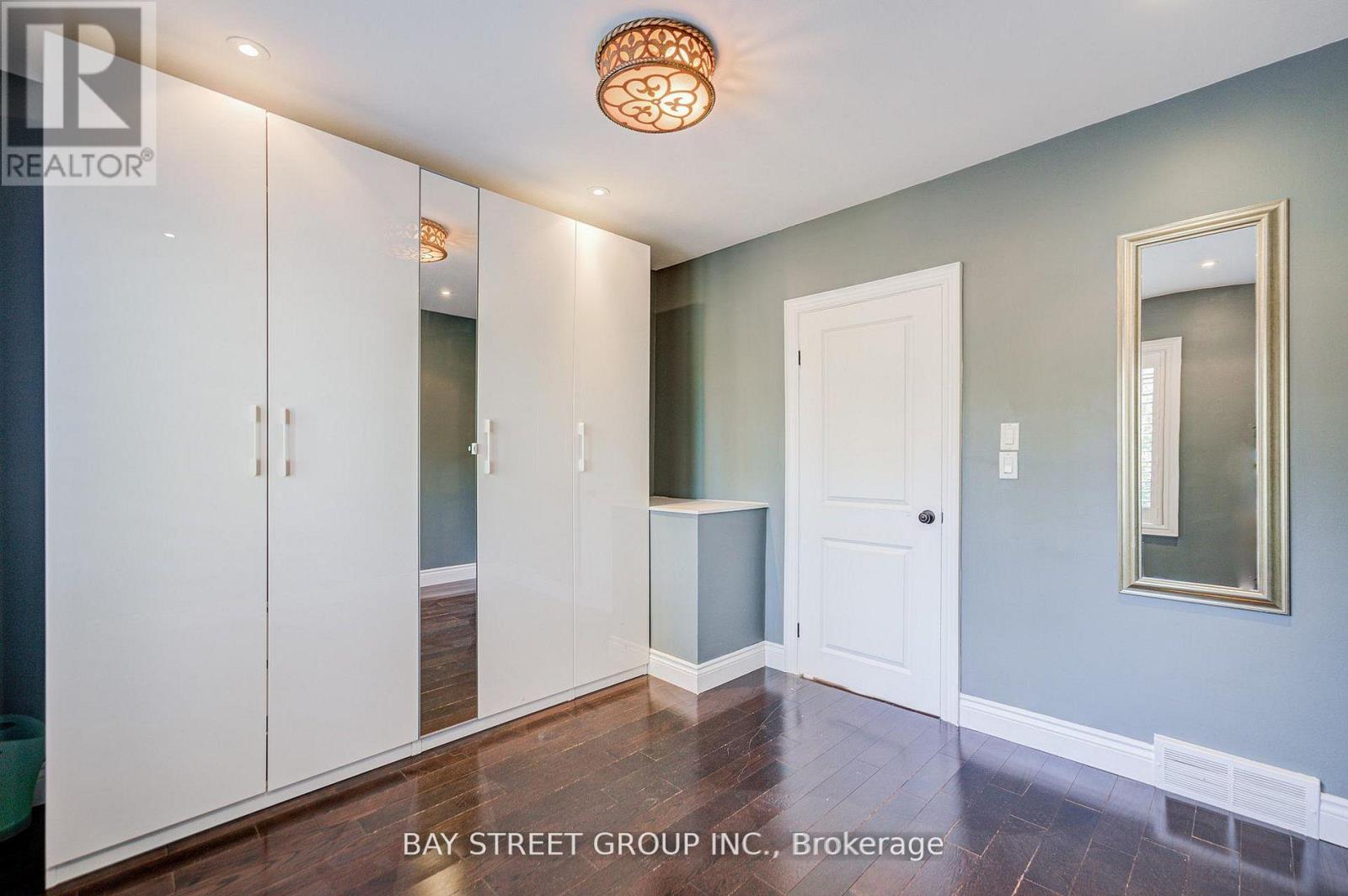 363 Lakeshore Road W, Oakville, Ontario  L6K 1G4 - Photo 28 - W12984298