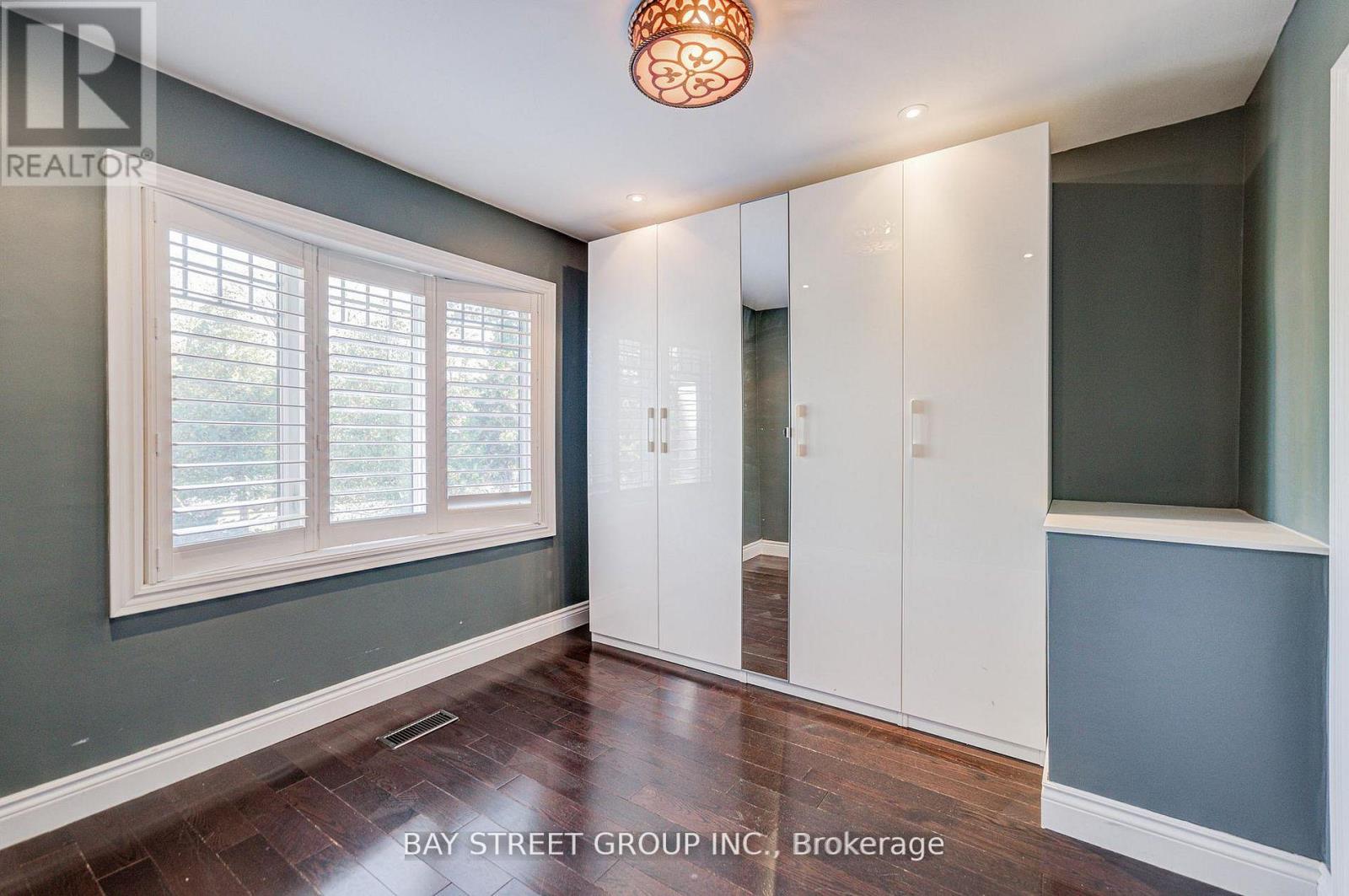 363 Lakeshore Road W, Oakville, Ontario  L6K 1G4 - Photo 29 - W12984298