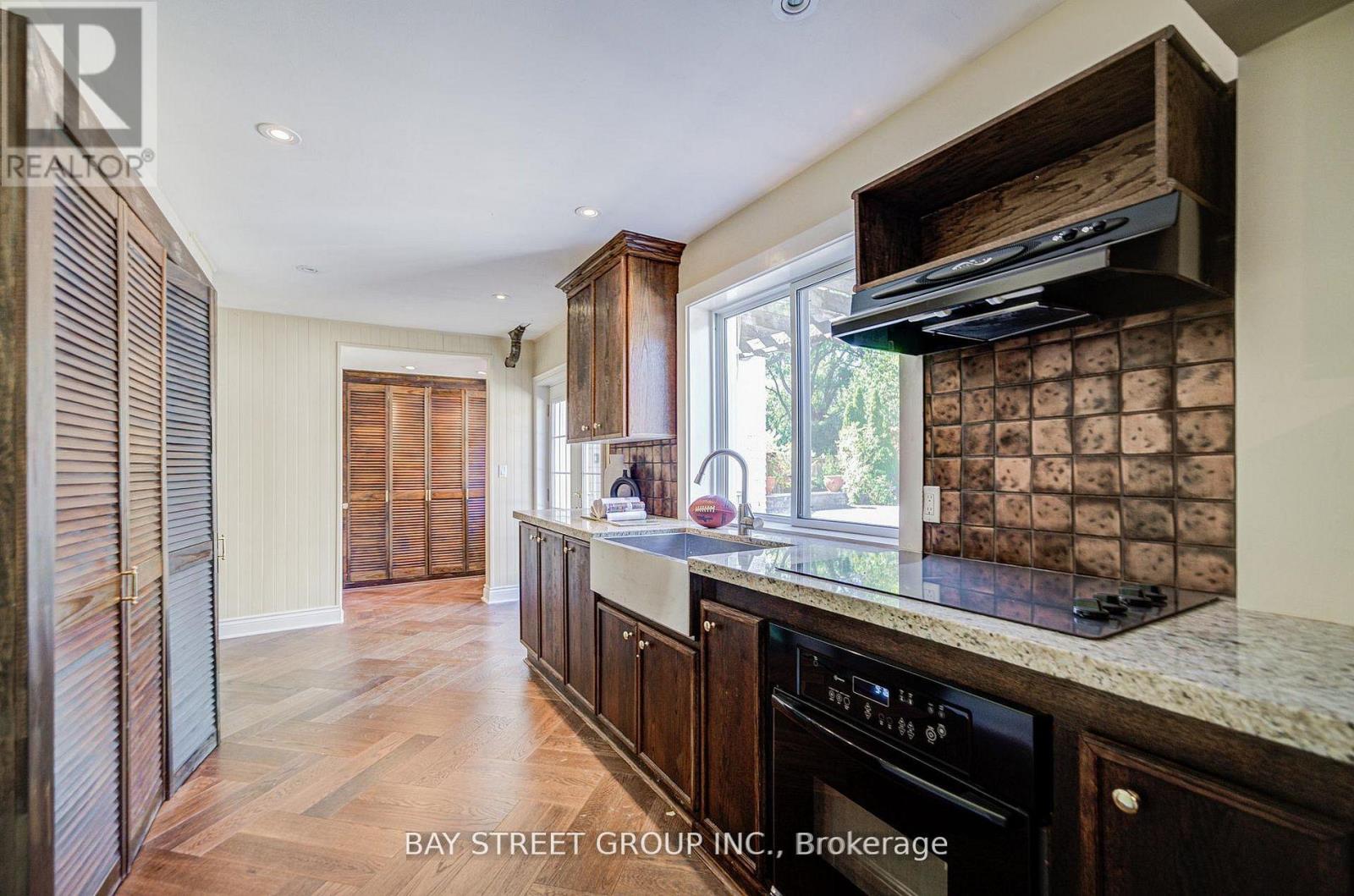 363 Lakeshore Road W, Oakville, Ontario  L6K 1G4 - Photo 35 - W12984298