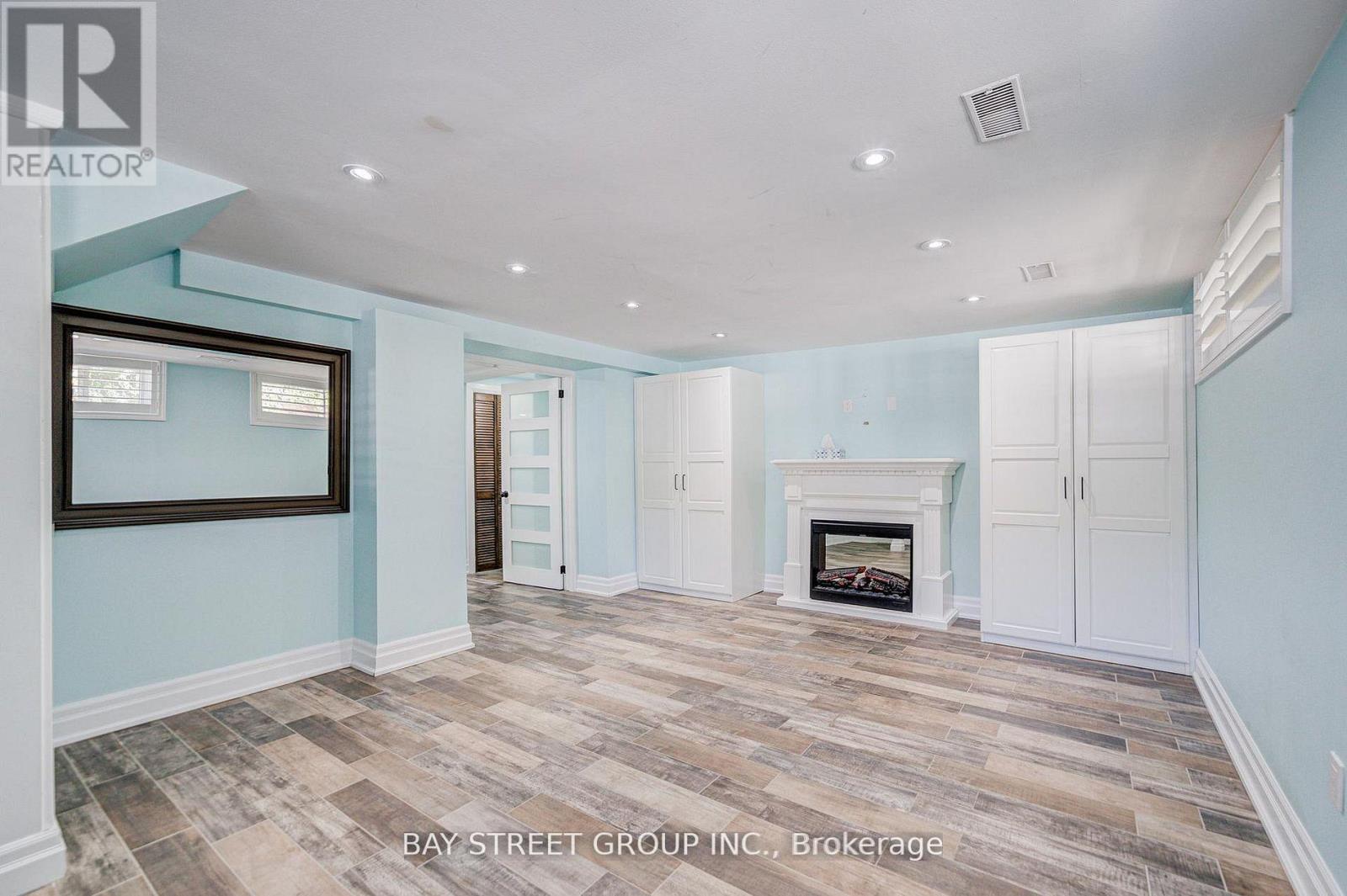 363 Lakeshore Road W, Oakville, Ontario  L6K 1G4 - Photo 37 - W12984298