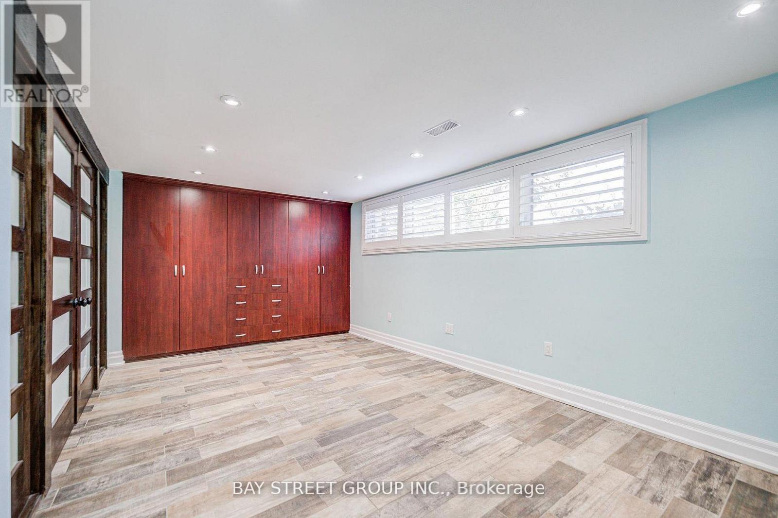 363 Lakeshore Road W, Oakville, Ontario  L6K 1G4 - Photo 39 - W12984298