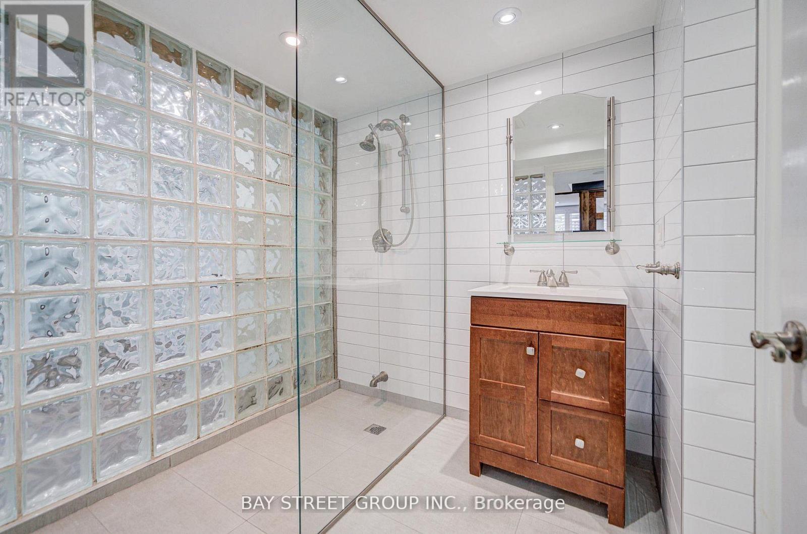 363 Lakeshore Road W, Oakville, Ontario  L6K 1G4 - Photo 40 - W12984298