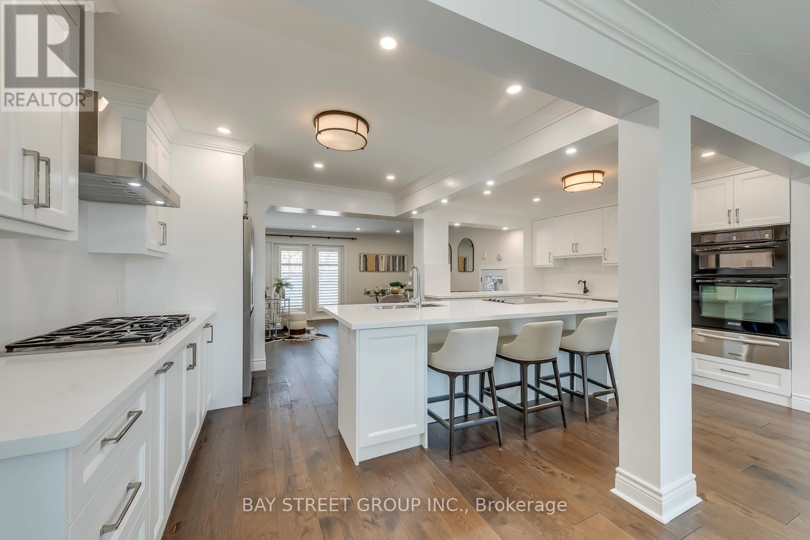 363 Lakeshore Road W, Oakville, Ontario  L6K 1G4 - Photo 7 - W12984298