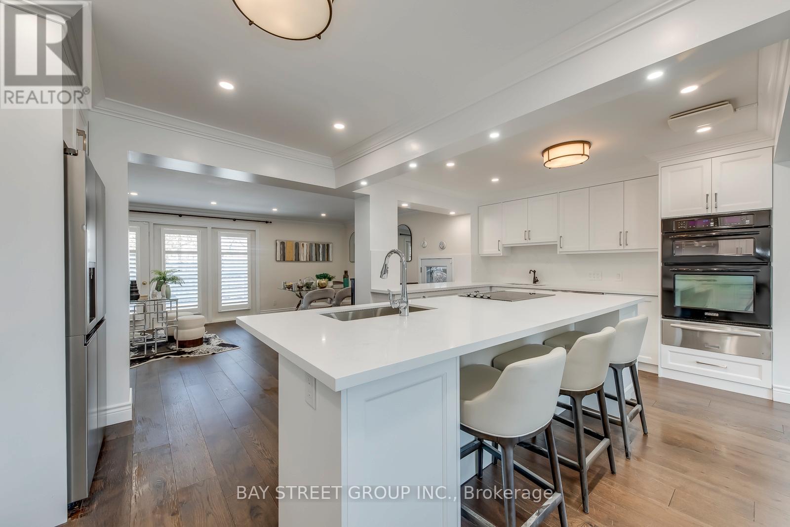 363 Lakeshore Road W, Oakville, Ontario  L6K 1G4 - Photo 8 - W12984298