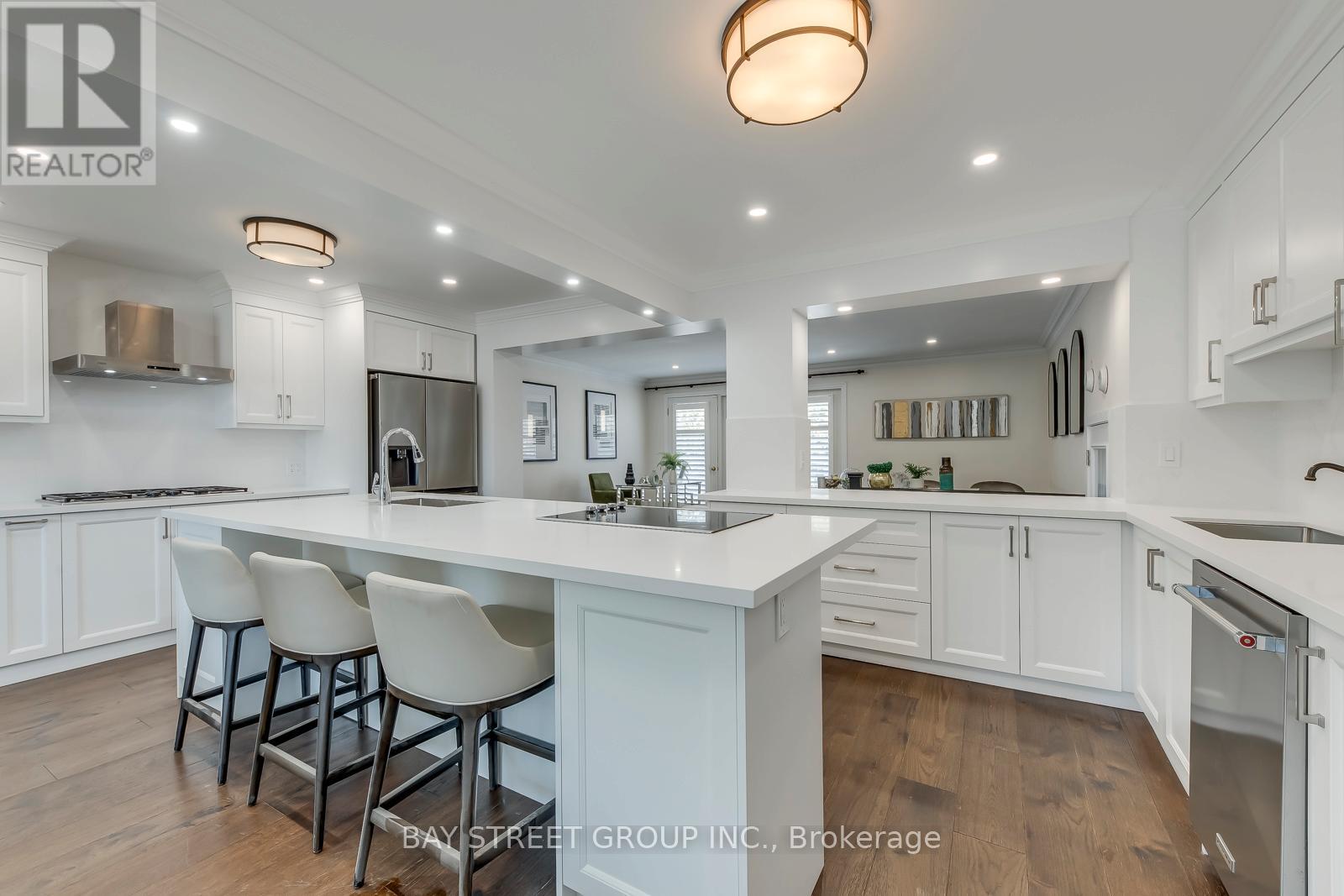 363 Lakeshore Road W, Oakville, Ontario  L6K 1G4 - Photo 9 - W12984298