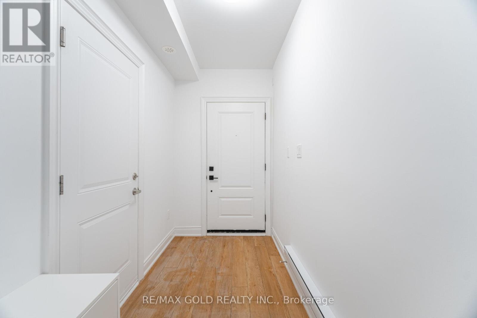 172 - 56 Lunar Crescent, Mississauga, Ontario  L5M 2R4 - Photo 4 - W12984310