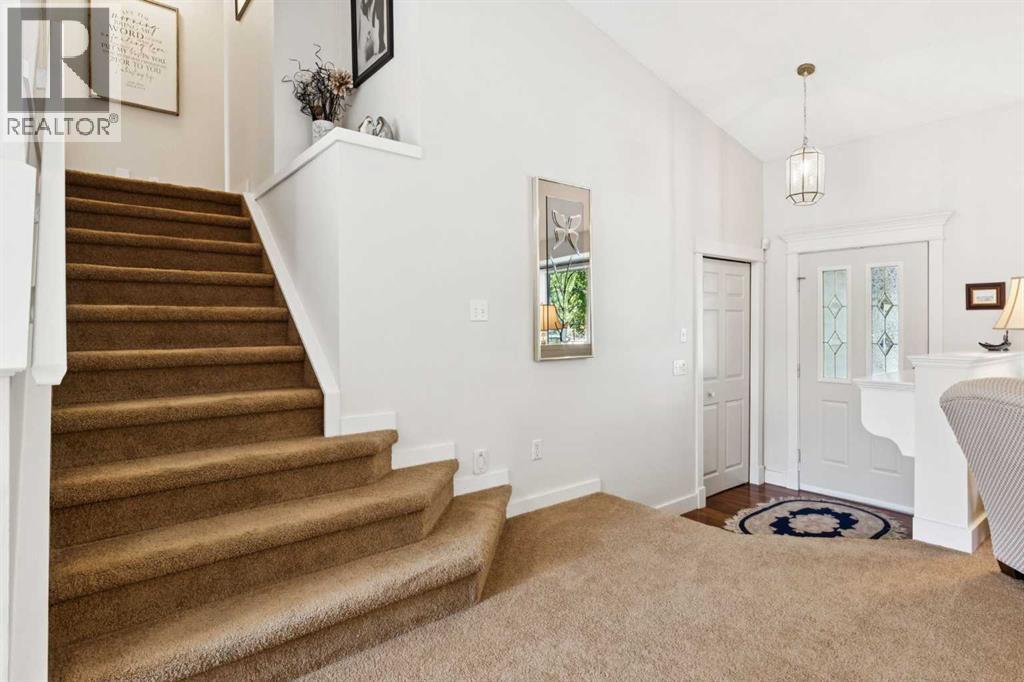 41 Shannon Circle SW, Calgary, Alberta  T2Y 2K4 - Photo 3 - A2268909