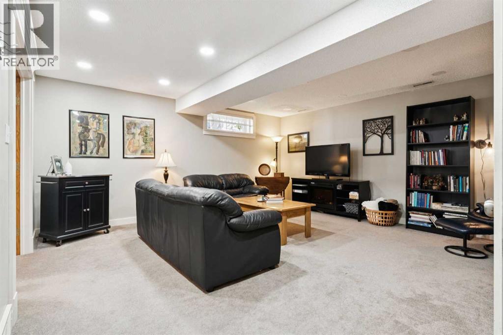 41 Shannon Circle SW, Calgary, Alberta  T2Y 2K4 - Photo 24 - A2268909