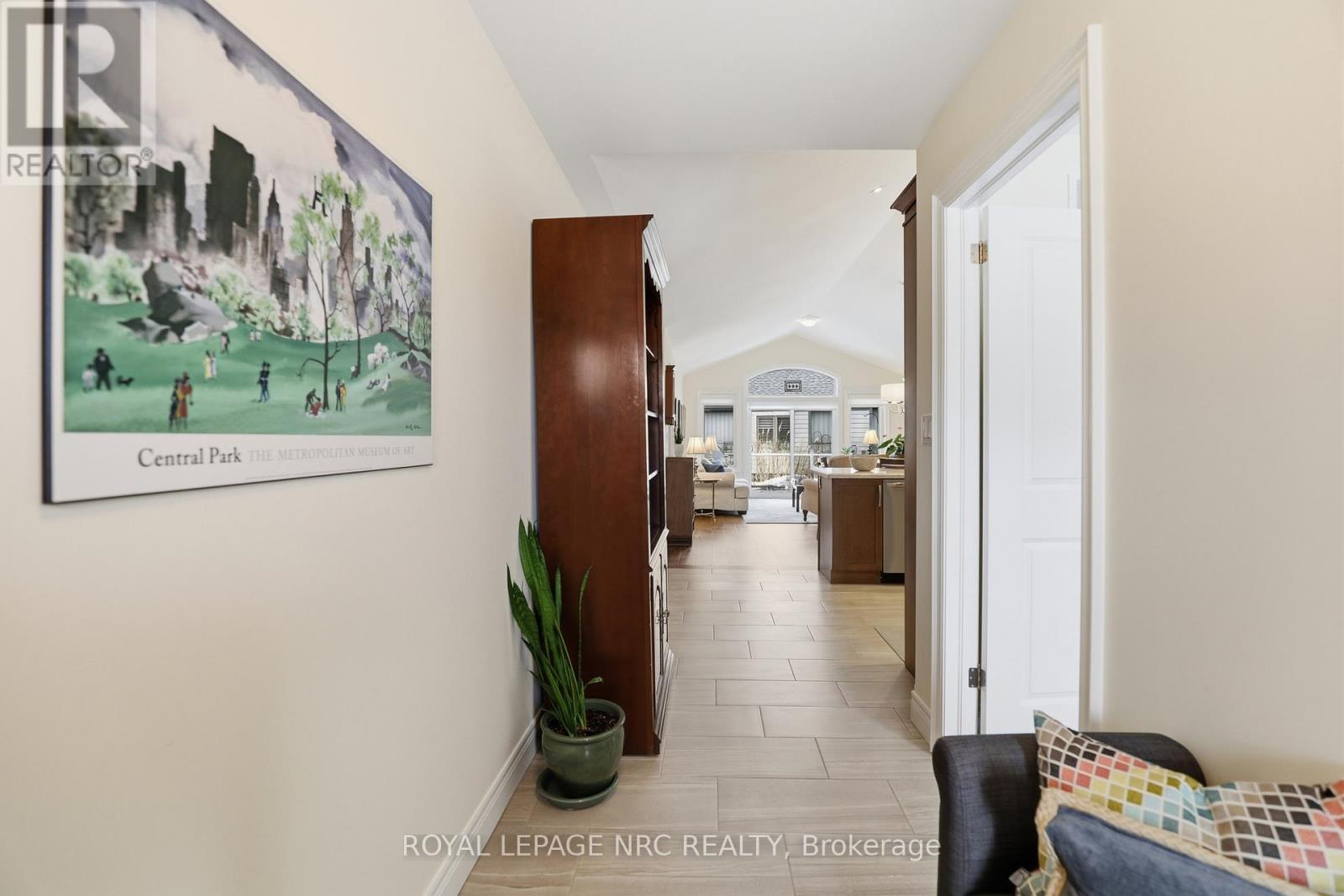 23 Richard Crescent, West Lincoln, Ontario  L0R 2A0 - Photo 4 - X12984098