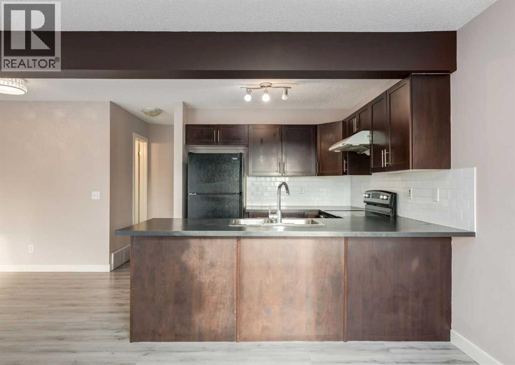 14 Pantego Lane NW, Calgary, Alberta  T3K 0T1 - Photo 4 - A2299939