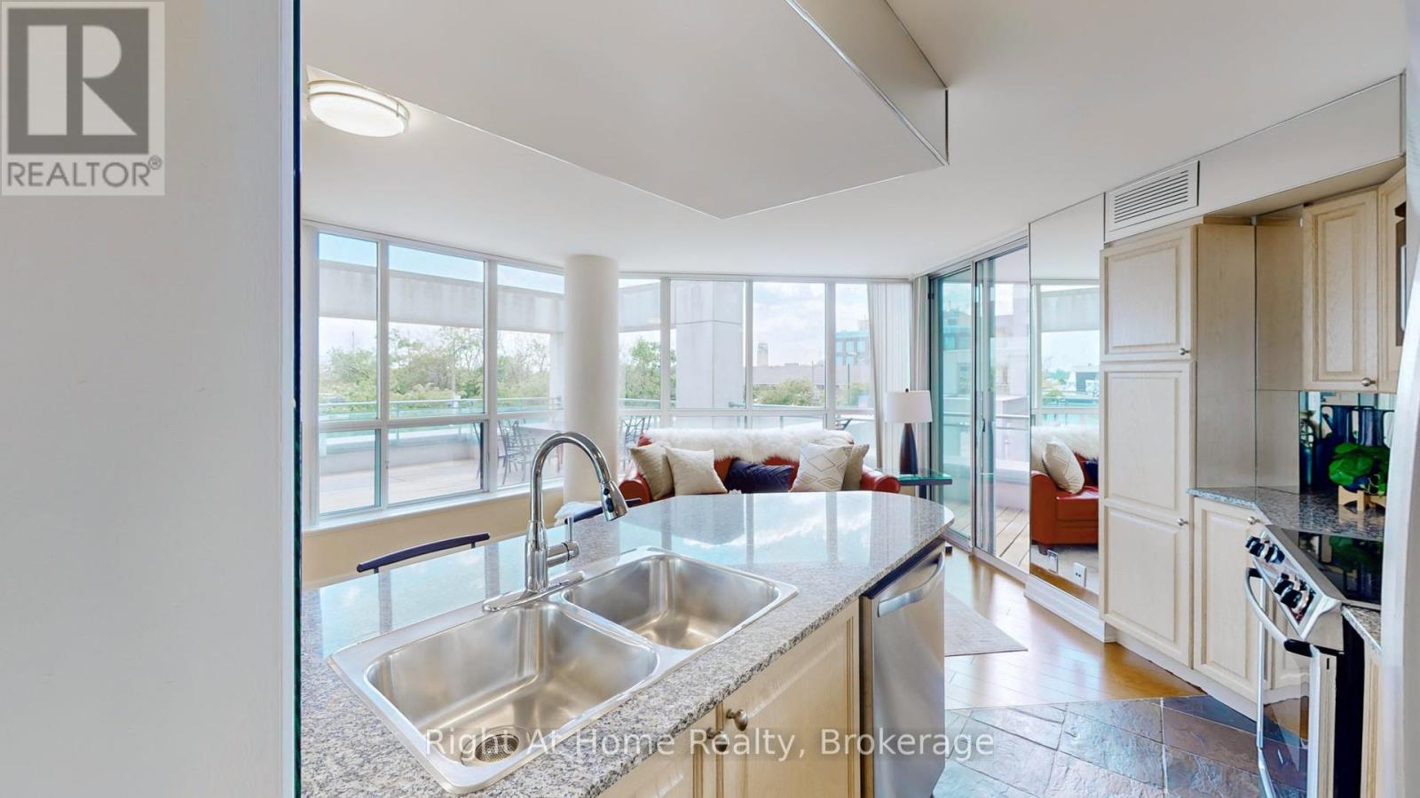 209 - 228 Queens Quay W, Toronto, Ontario  M5J 2X1 - Photo 12 - C12984440