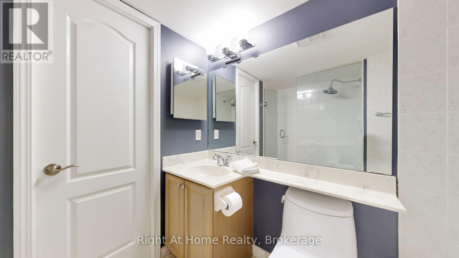 209 - 228 Queens Quay W, Toronto, Ontario  M5J 2X1 - Photo 17 - C12984440