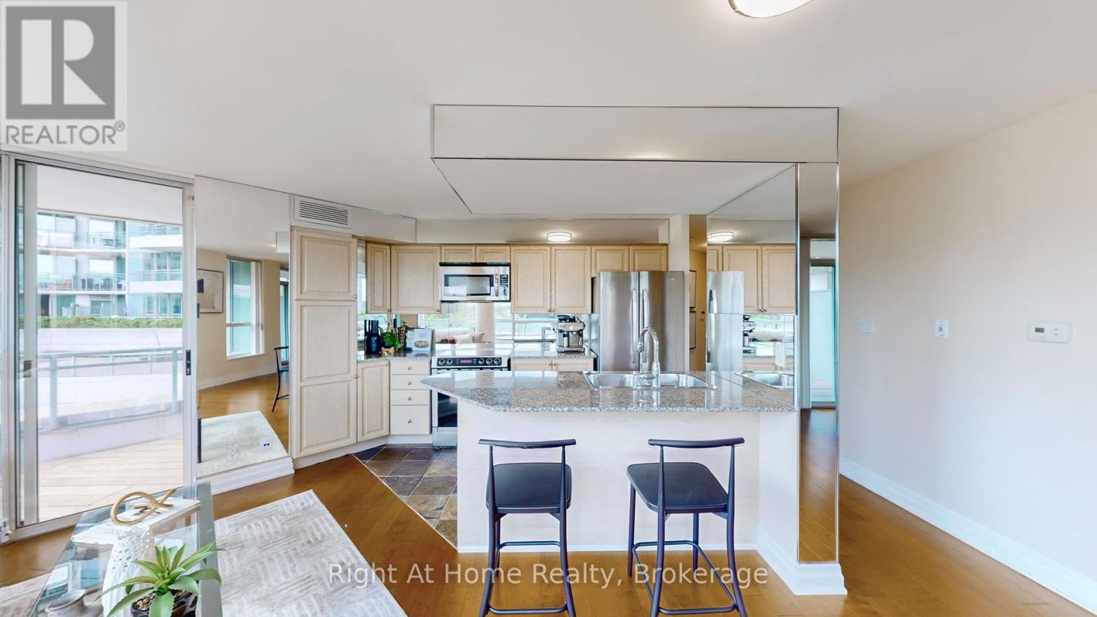 209 - 228 Queens Quay W, Toronto, Ontario  M5J 2X1 - Photo 4 - C12984440