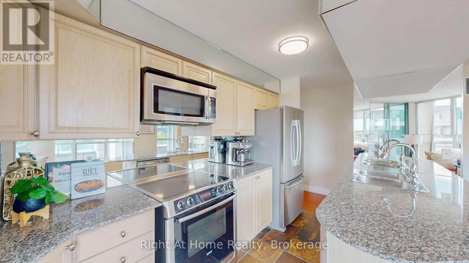 209 - 228 Queens Quay W, Toronto, Ontario  M5J 2X1 - Photo 5 - C12984440