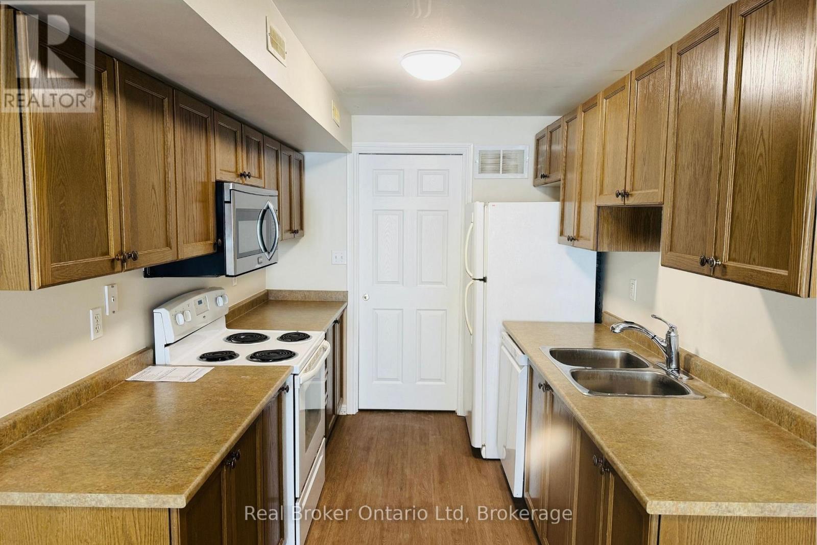 Main Floor Of Unit 5 - 175 Stanley Street, Barrie, Ontario  L4M 0G2 - Photo 5 - S12872550