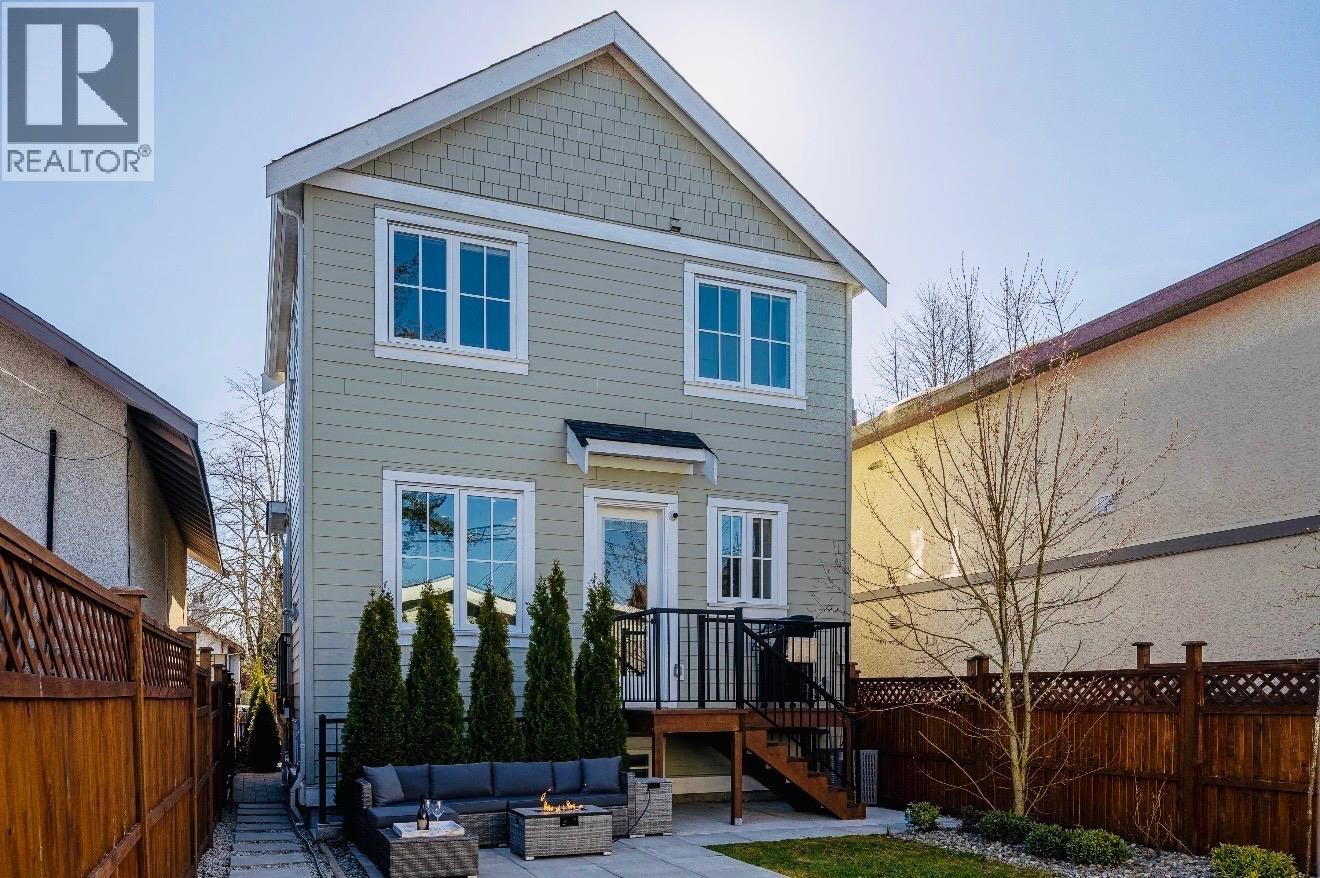 4327 PERRY STREET, Vancouver, British Columbia