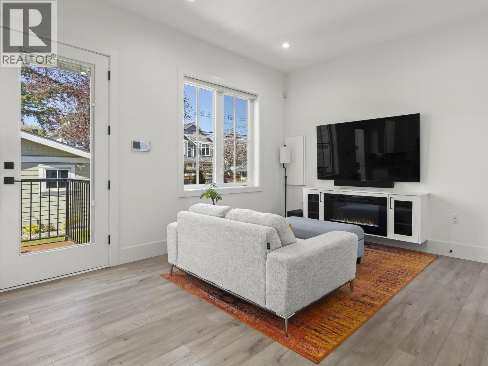 4327 Perry Street, Vancouver, British Columbia V5N 3X6 - Photo 4 - R3109823