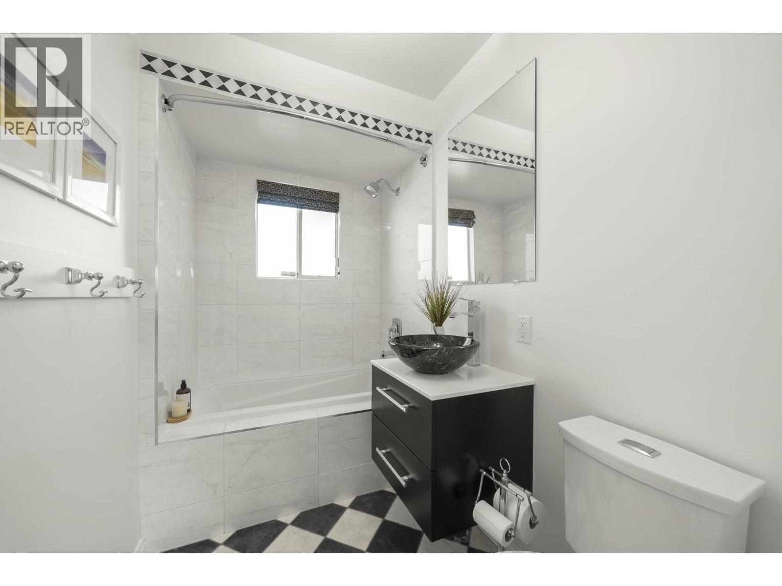 7776 Davies Street, Burnaby, British Columbia  V3N 3H4 - Photo 12 - R3109837