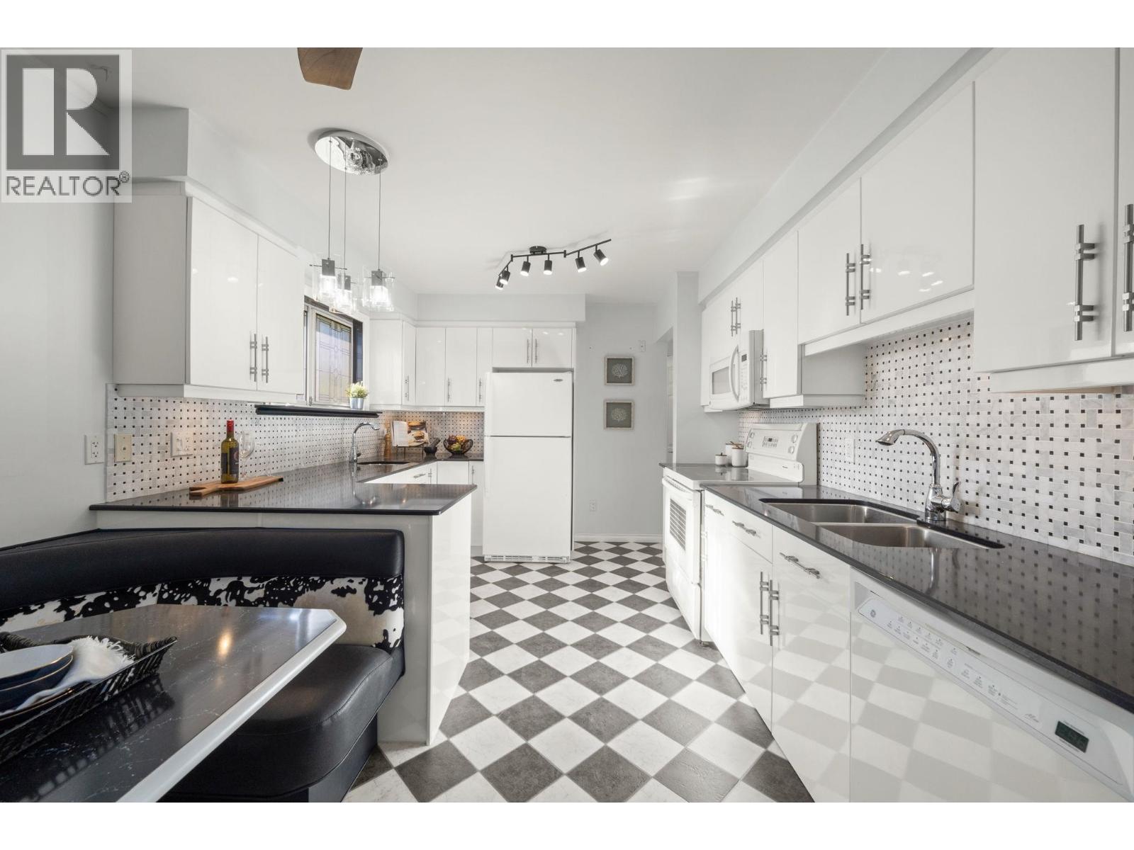 7776 Davies Street, Burnaby, British Columbia  V3N 3H4 - Photo 6 - R3109837