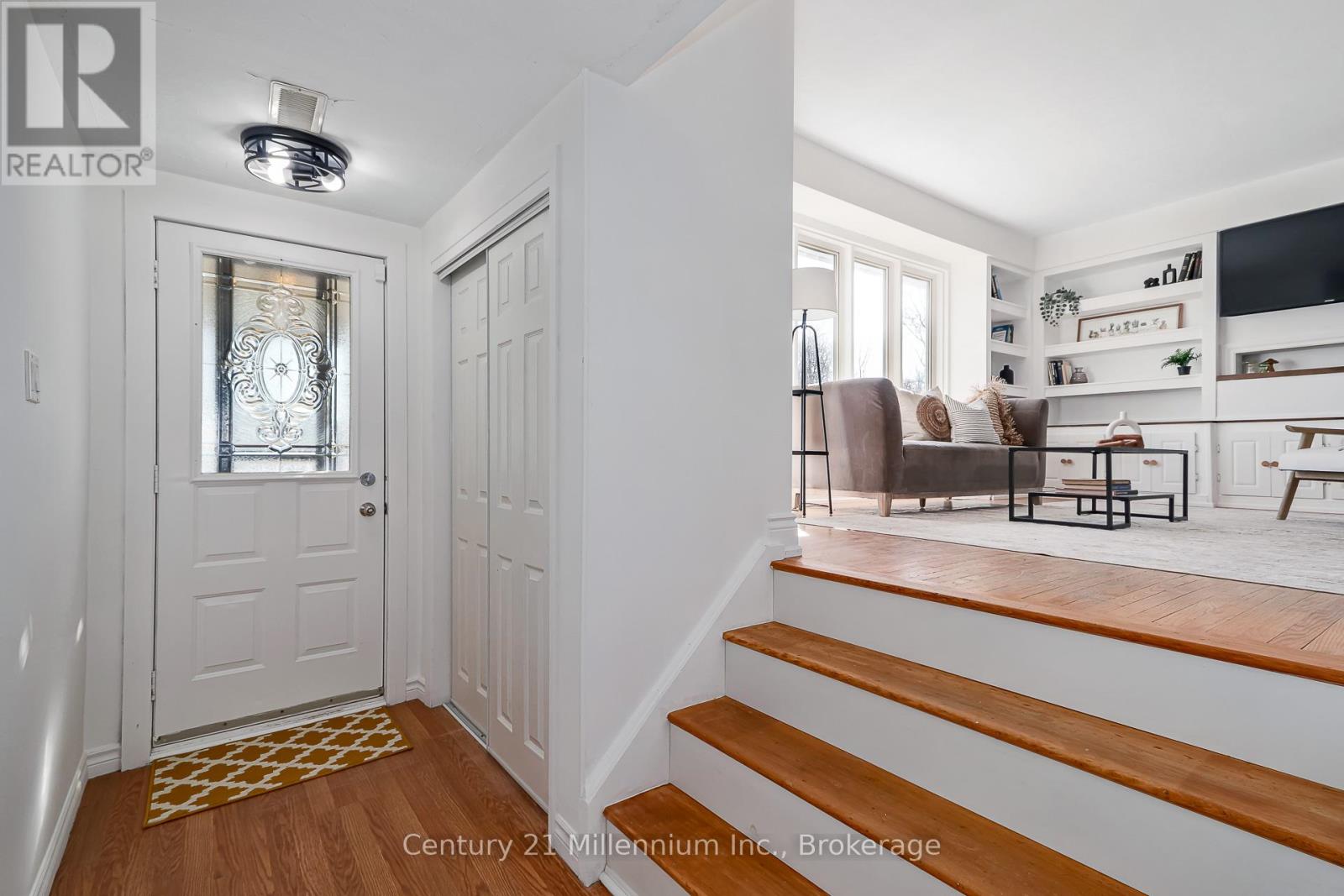 22 Dickson Road, Collingwood, Ontario  L9Y 2X3 - Photo 2 - S12984452