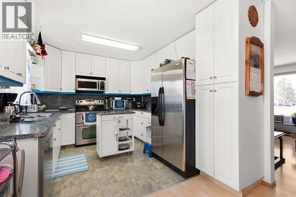 504 Sissons Crescent SE, Medicine Hat, Alberta  T1B 2J9 - Photo 11 - A2300039