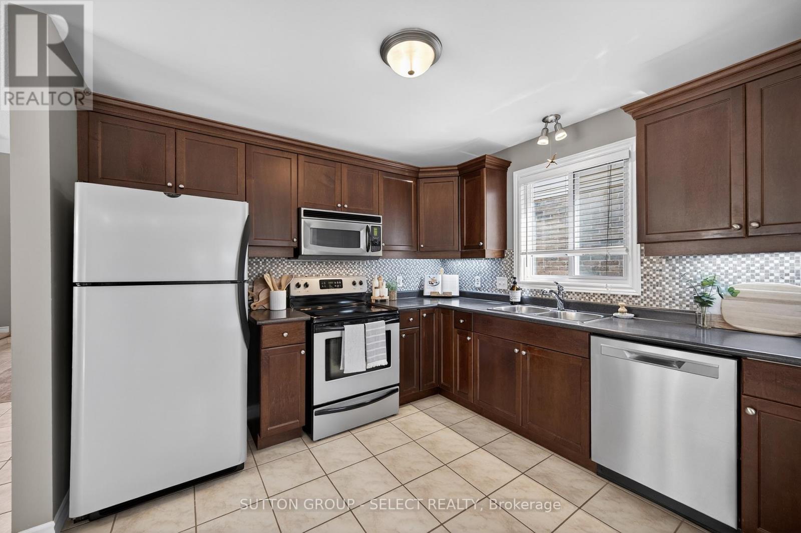 1489 Mickleborough Drive, London North, Ontario  N6G 5R6 - Photo 11 - X12984368