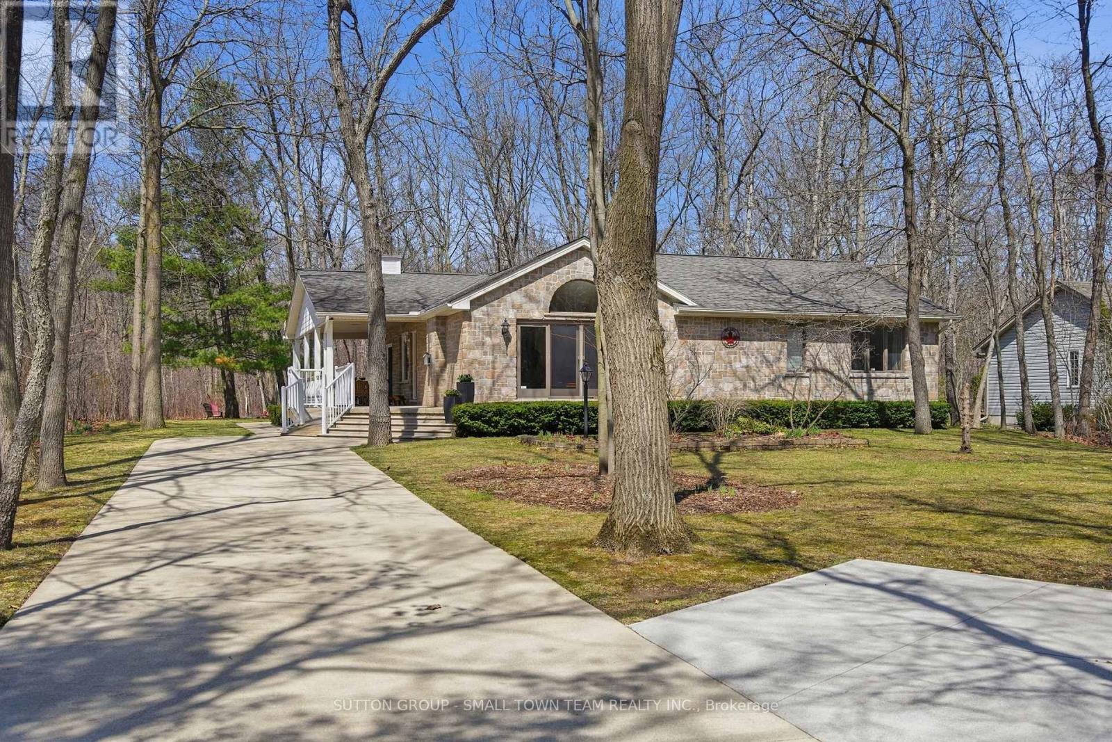 8816 TIMBERWOOD TRAIL, Lambton Shores, Ontario