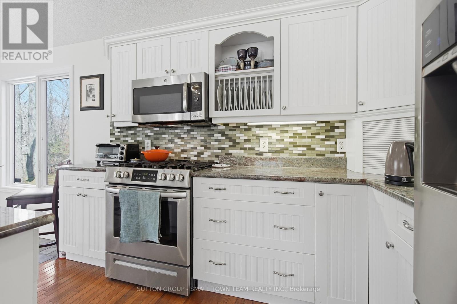 8816 Timberwood Trail, Lambton Shores, Ontario  N0M 1T0 - Photo 11 - X12984432