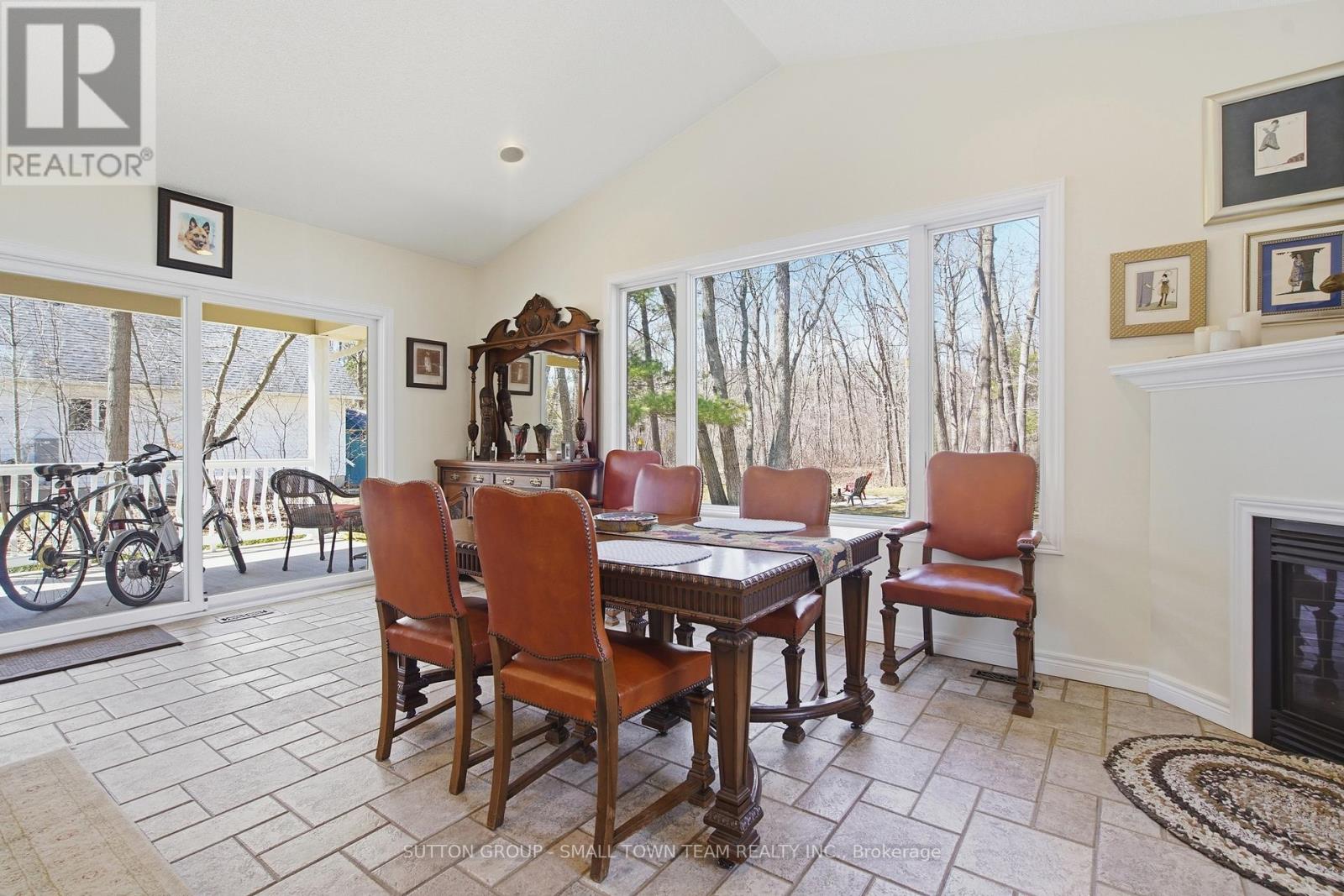 8816 Timberwood Trail, Lambton Shores, Ontario  N0M 1T0 - Photo 14 - X12984432