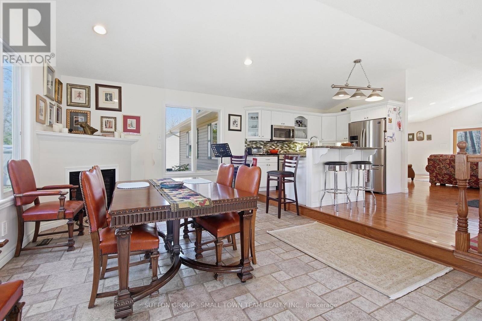 8816 Timberwood Trail, Lambton Shores, Ontario  N0M 1T0 - Photo 16 - X12984432