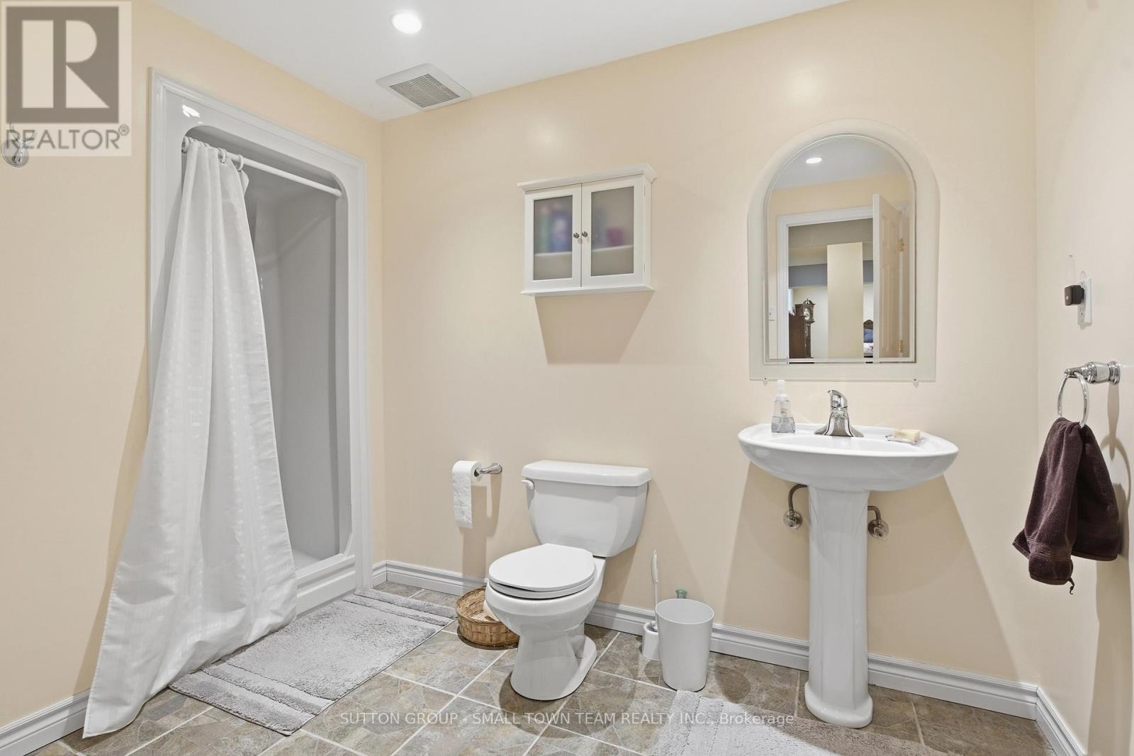 8816 Timberwood Trail, Lambton Shores, Ontario  N0M 1T0 - Photo 37 - X12984432