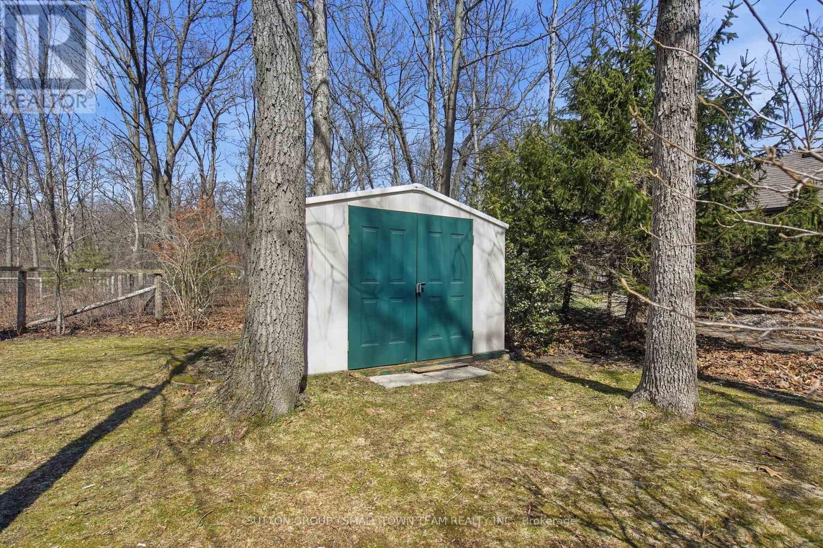 8816 Timberwood Trail, Lambton Shores, Ontario  N0M 1T0 - Photo 47 - X12984432