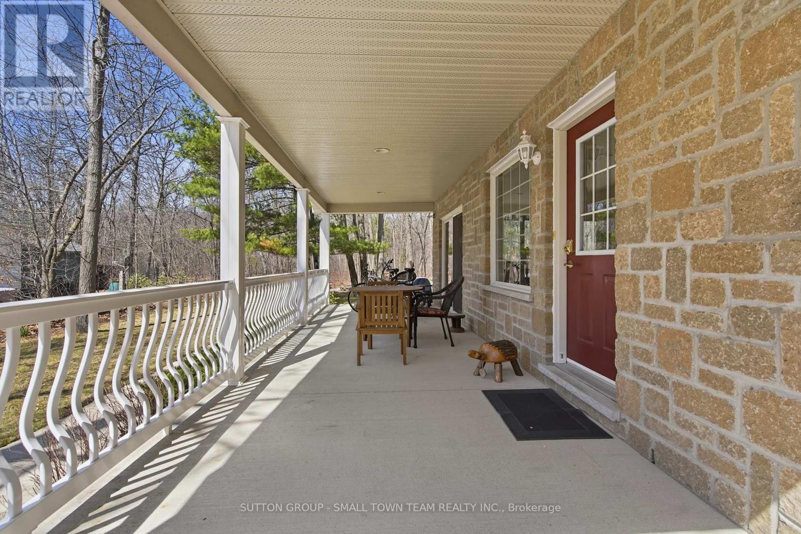 8816 Timberwood Trail, Lambton Shores, Ontario  N0M 1T0 - Photo 6 - X12984432