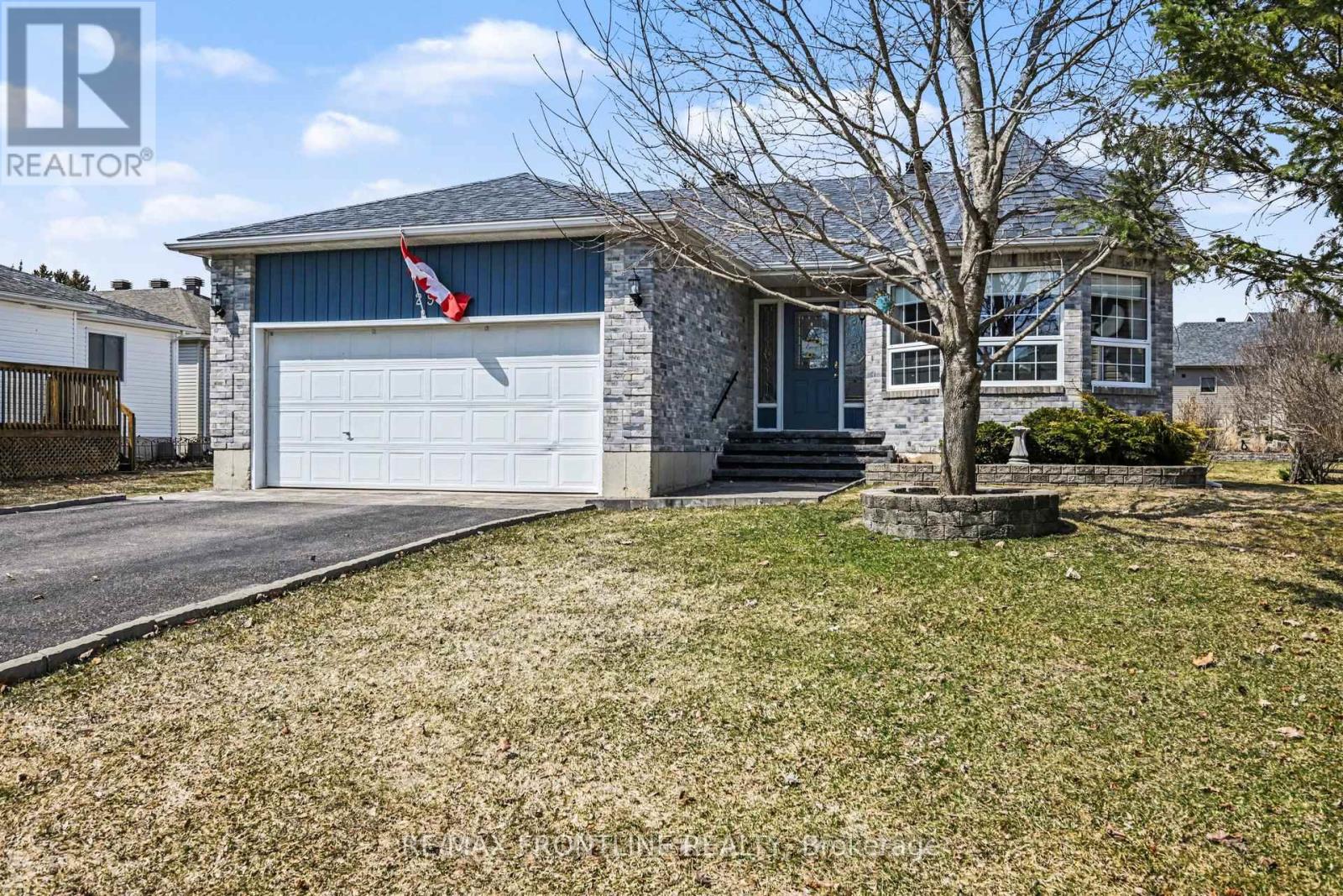 29 Decaria Boulevard, Perth, Ontario  K7H 3P8 - Photo 1 - X12984386
