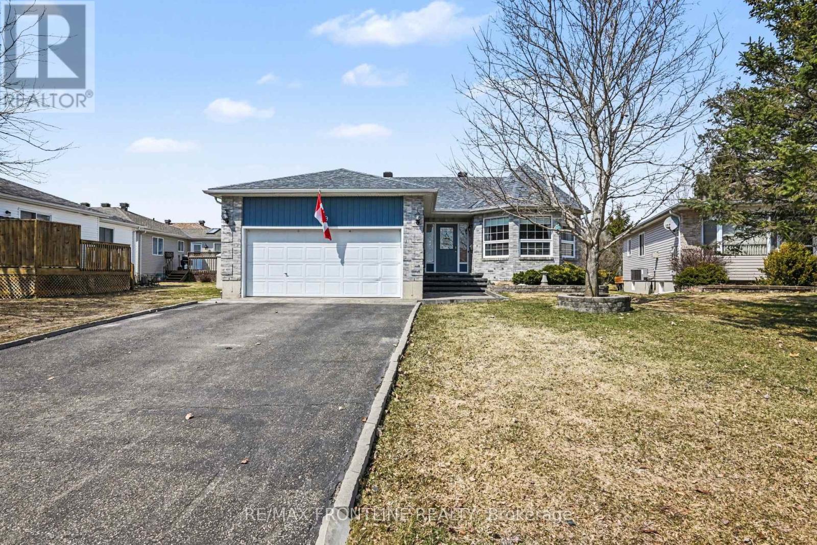 29 Decaria Boulevard, Perth, Ontario  K7H 3P8 - Photo 2 - X12984386