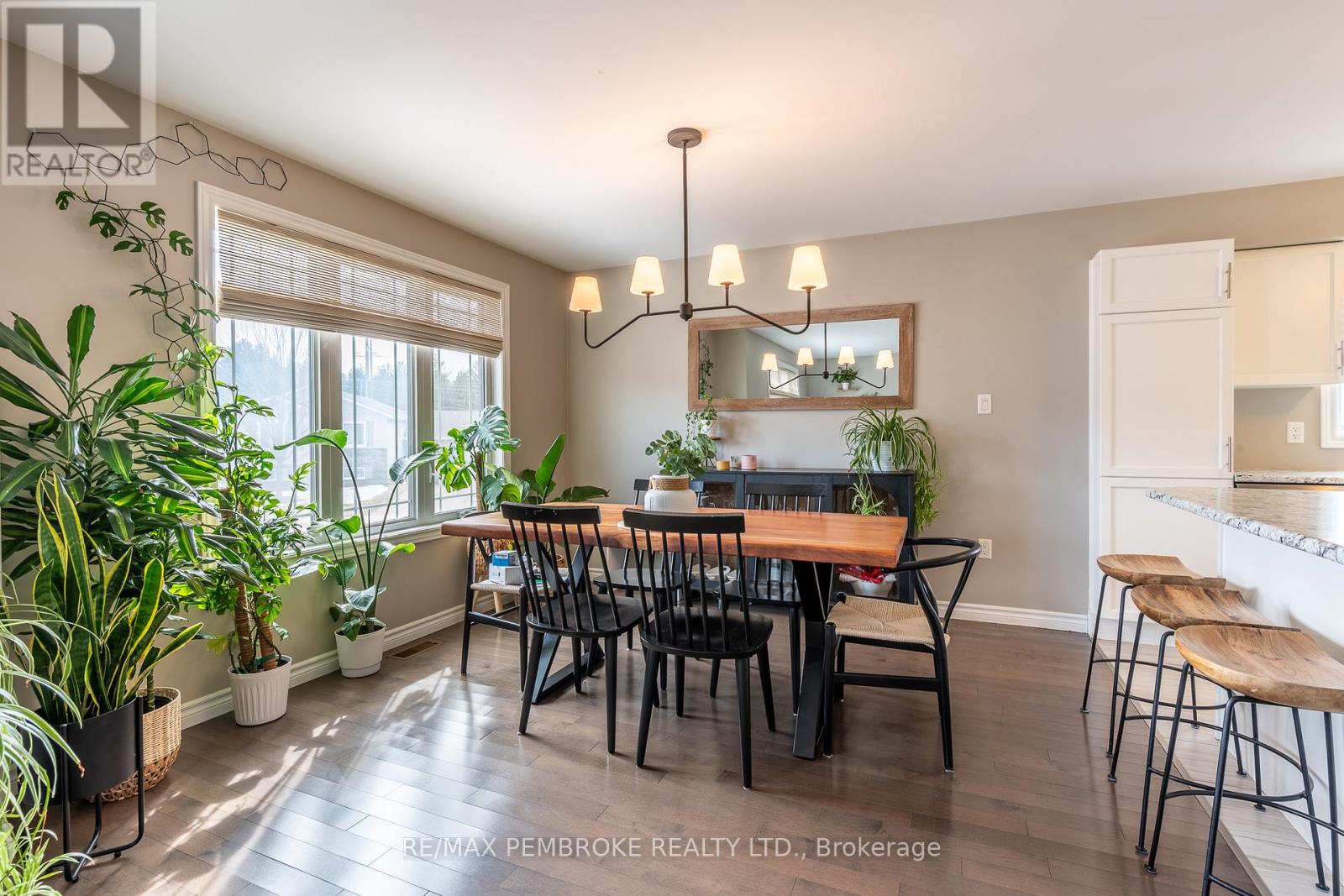 10 Newport Drive, Petawawa, Ontario  K8H 0E1 - Photo 13 - X12984430