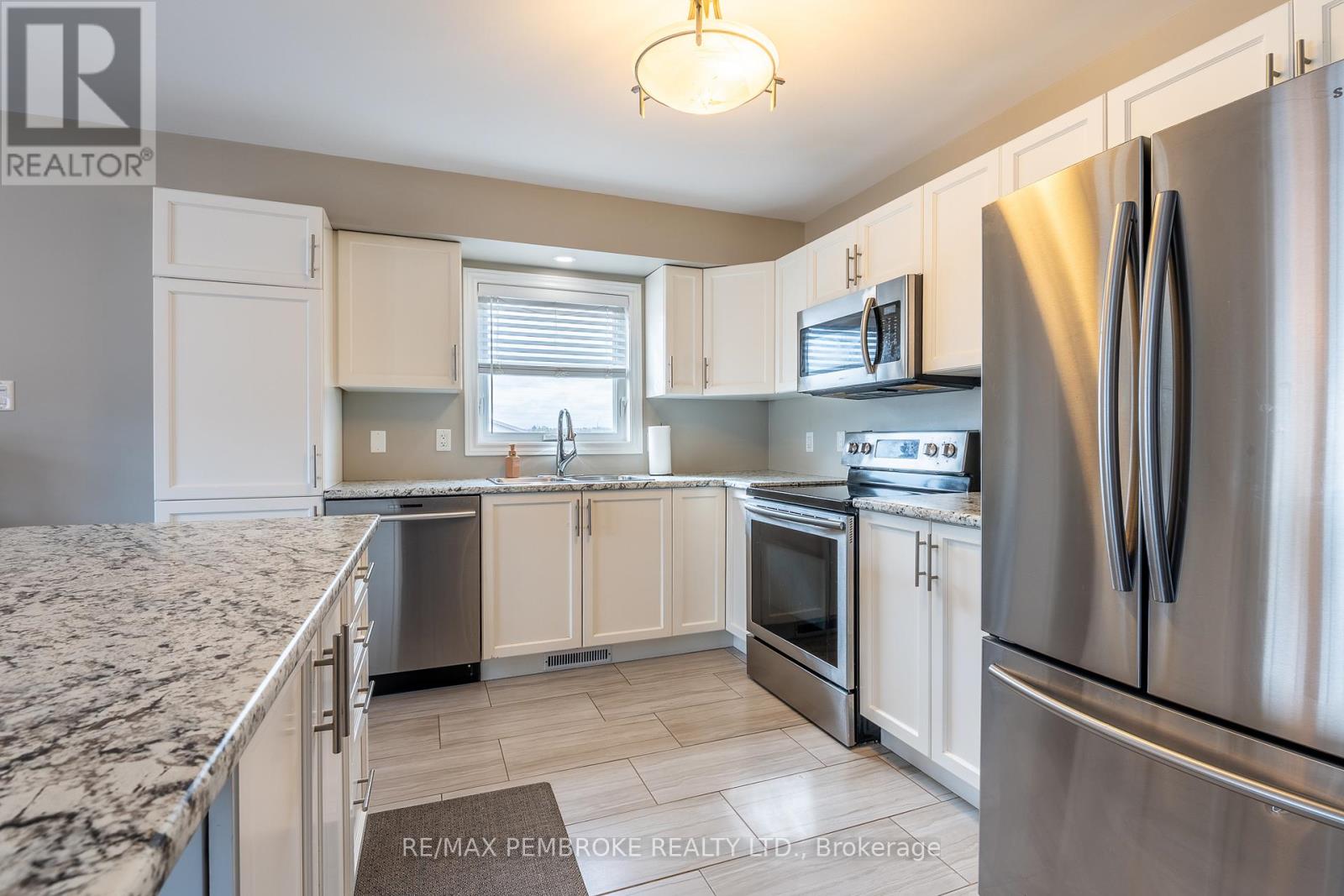 10 Newport Drive, Petawawa, Ontario  K8H 0E1 - Photo 19 - X12984430