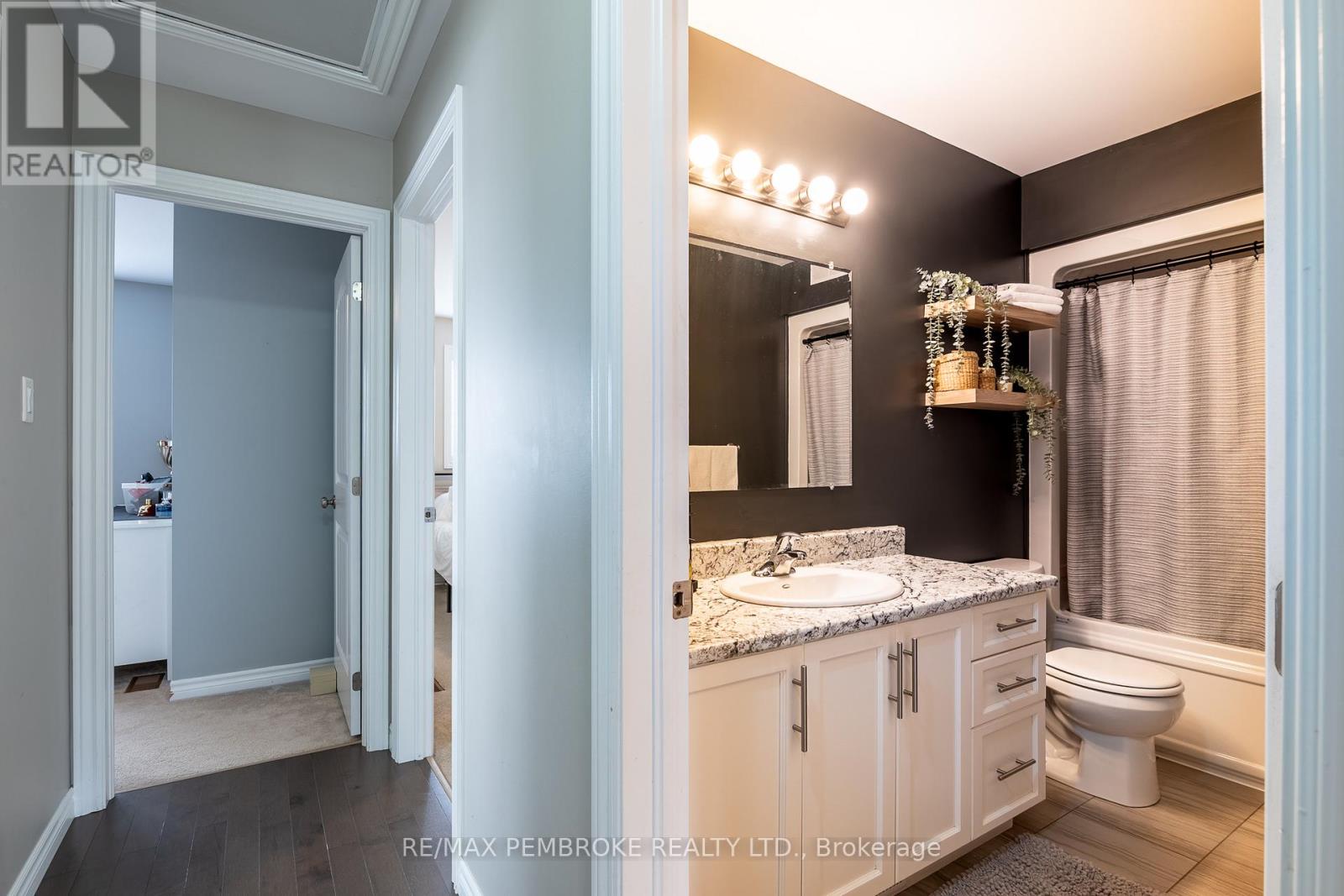 10 Newport Drive, Petawawa, Ontario  K8H 0E1 - Photo 23 - X12984430