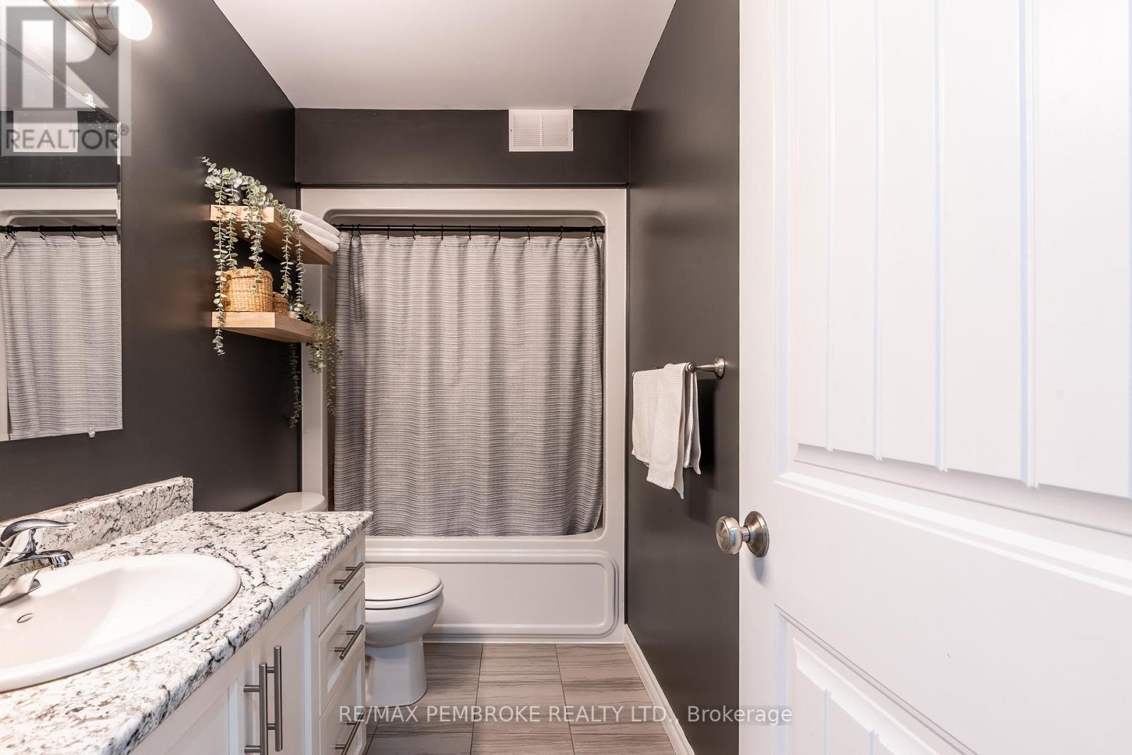 10 Newport Drive, Petawawa, Ontario  K8H 0E1 - Photo 24 - X12984430