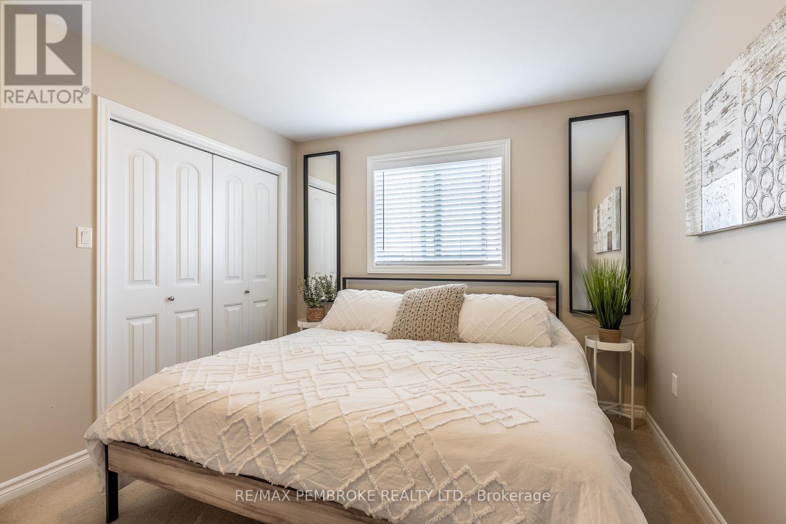 10 Newport Drive, Petawawa, Ontario  K8H 0E1 - Photo 26 - X12984430