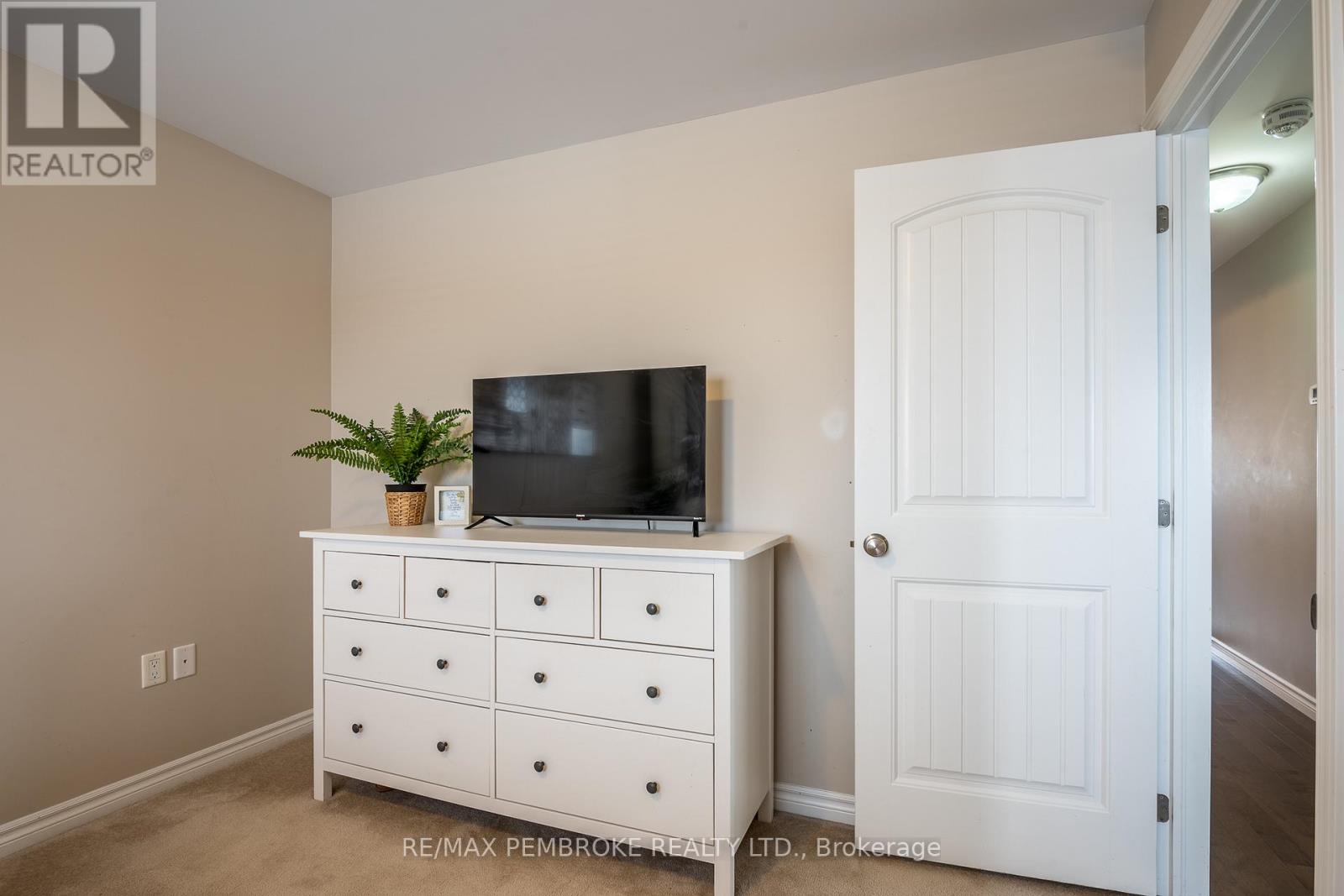 10 Newport Drive, Petawawa, Ontario  K8H 0E1 - Photo 27 - X12984430