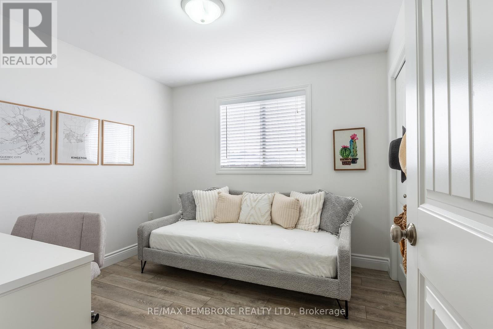 10 Newport Drive, Petawawa, Ontario  K8H 0E1 - Photo 28 - X12984430