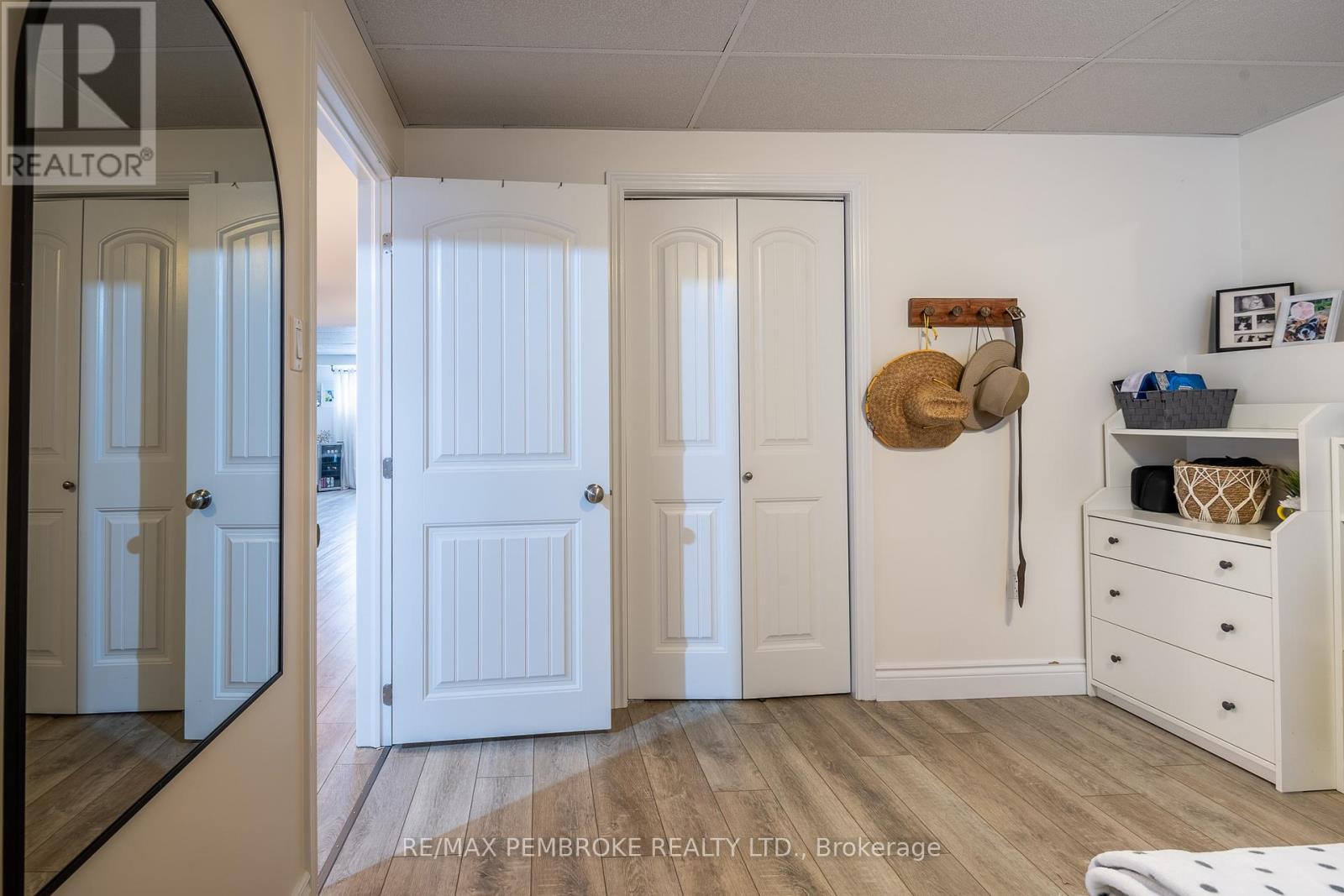 10 Newport Drive, Petawawa, Ontario  K8H 0E1 - Photo 42 - X12984430