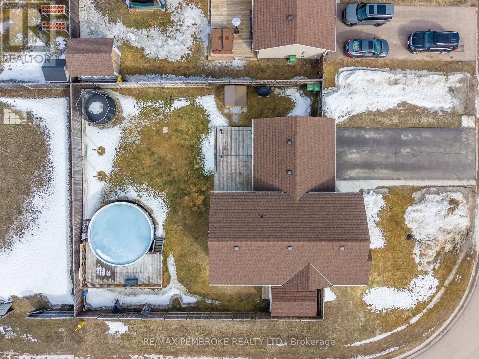 10 Newport Drive, Petawawa, Ontario  K8H 0E1 - Photo 47 - X12984430