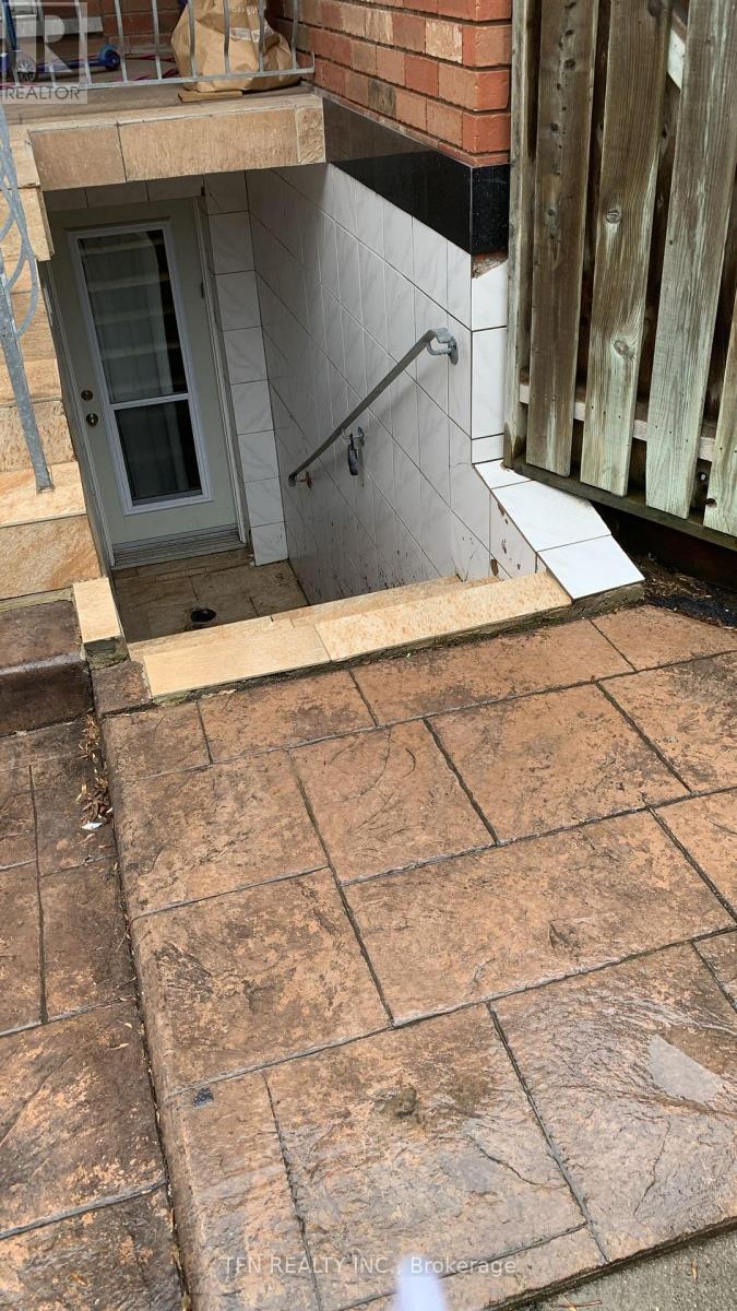 Lower - 149 Cedric Avenue, Toronto, Ontario  M6C 3X7 - Photo 8 - C12973556