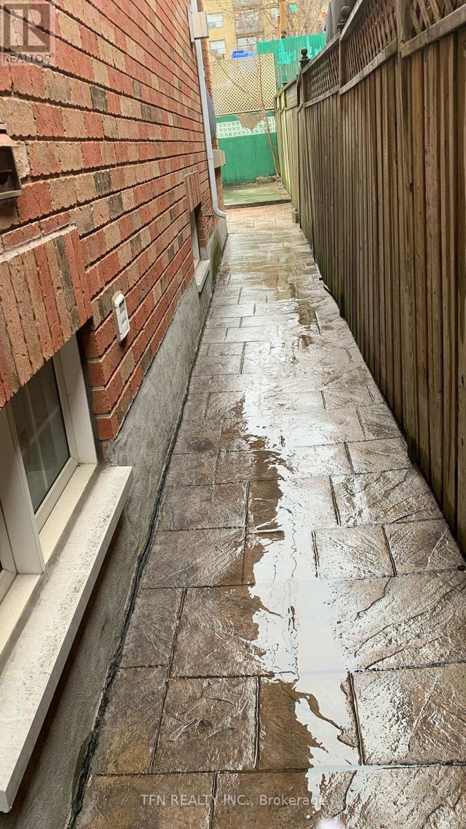 Lower - 149 Cedric Avenue, Toronto, Ontario  M6C 3X7 - Photo 7 - C12973556