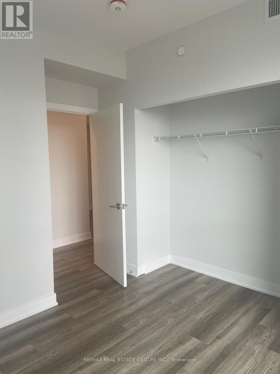 1811 - 430 Square One Drive, Mississauga, Ontario  L5B 0L6 - Photo 22 - W12979146