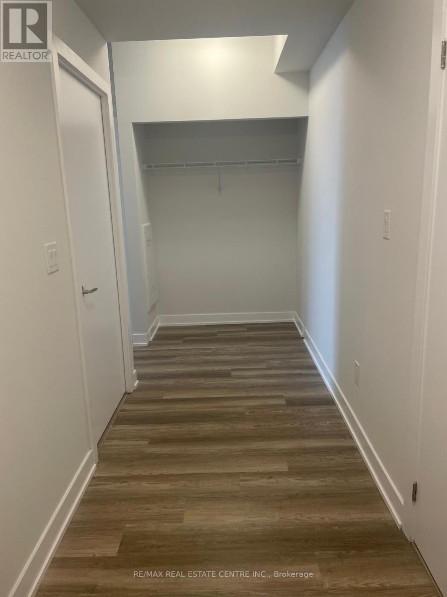 1811 - 430 Square One Drive, Mississauga, Ontario  L5B 0L6 - Photo 24 - W12979146