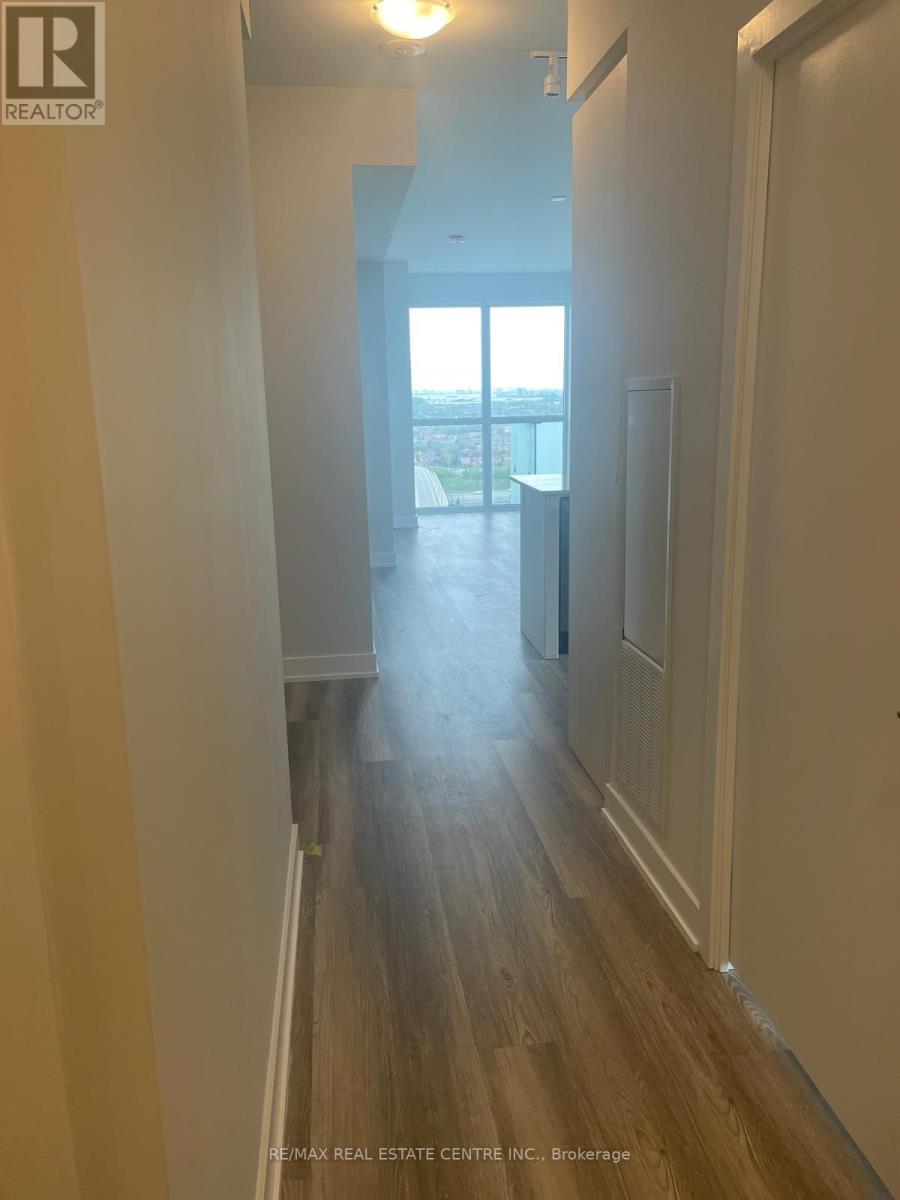 1811 - 430 Square One Drive, Mississauga, Ontario  L5B 0L6 - Photo 7 - W12979146